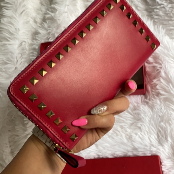 Valentino Nappa Rockstud Zip Around Wallet Pink - Picture 9 of 9
